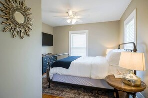 3 bedrooms, iron/ironing board, WiFi, bed sheets