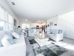 TV - California three bedroom desert scape (Victorville)