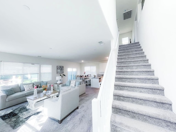 TV - California three bedroom desert scape (Victorville)