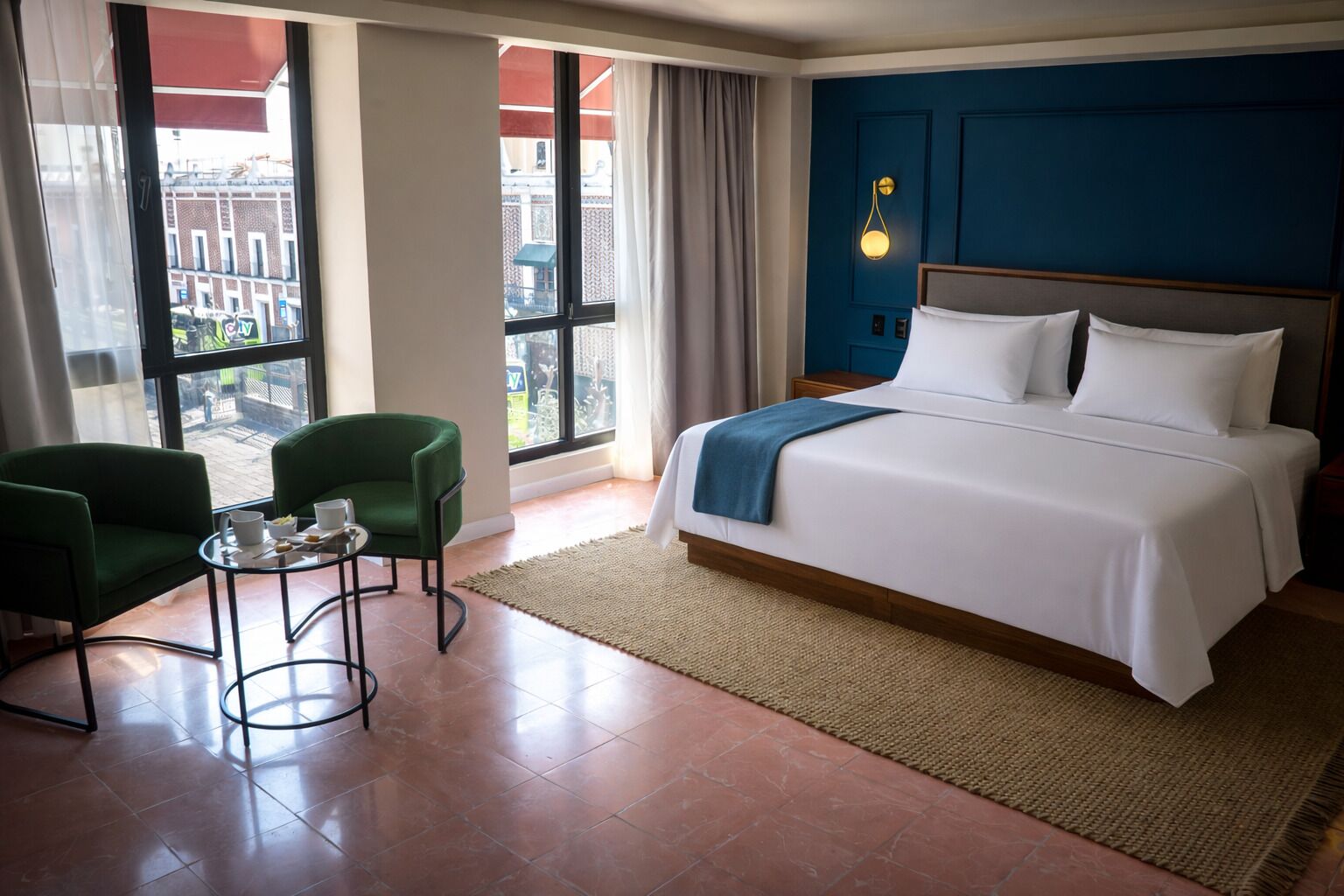 Blackout drapes, free WiFi