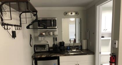 All-inclusive studio apartment with utilities included-Unit 4