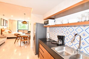 Luksus-studiolejlighed - balkon | Privat tekøkken | Køleskab/fryser i fuld størrelse, kogeplade