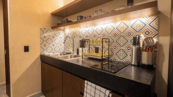 Superior Studio, 1 King Bed with Sofa bed, Private Pool, Garden View | Private kitchen | Full-size fridge, stovetop, cookware/dishes/utensils