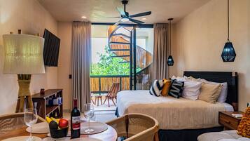 Monolocale Superior, 1 letto king con divano letto, piscina privata, vista giardino | Una cassaforte in camera, ferro/asse da stiro, Wi-Fi gratuito, lenzuola