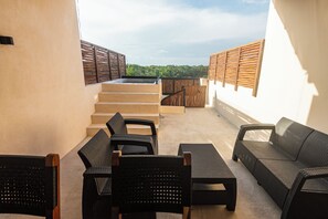 Superior Studio, 1 King Bed with Sofa bed, Private Pool, Garden View | Terrace/patio