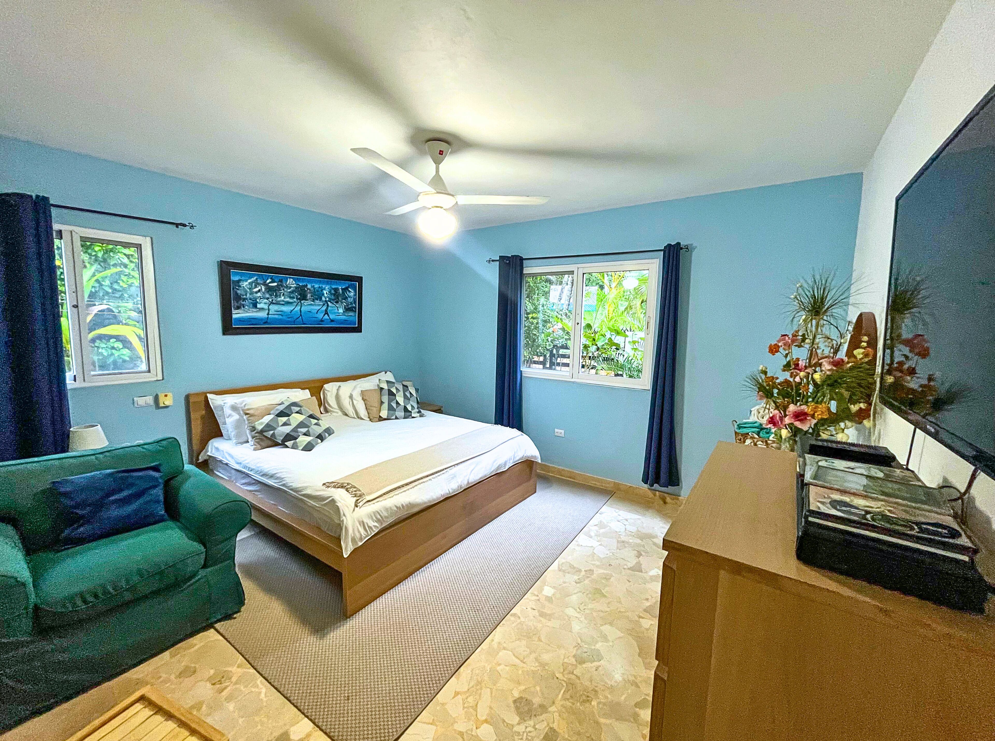 3 bedrooms, iron/ironing board, WiFi, bed sheets