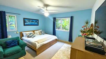 3 bedrooms, iron/ironing board, WiFi, bed sheets