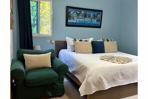 3 habitaciones, tabla de planchar con plancha, wifi y ropa de cama 