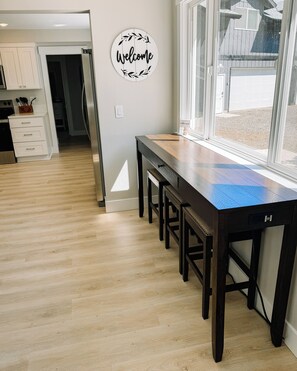 Interior - The Brightwood Hilton house, hot tub, 3 bedrooms. Sleeps 6 (Mount Hood Village)