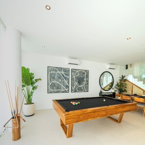 Games room - Modern 3br Villa with Rooftop Patio - Pool Table (South Kuta)