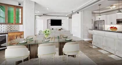 3-bedroom condo in charming Houston with fitness room, AC. Live it up