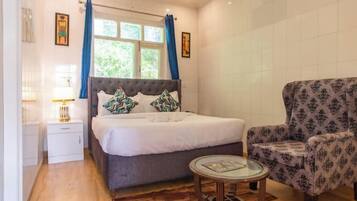 2 bedrooms, internet, bed sheets