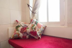 Interior - Arvelia Cedar, beautiful 2 bed suite by Da Alohas (Mussorie Range)