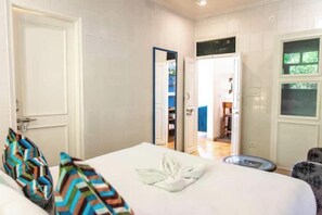 2 bedrooms, internet, bed sheets
