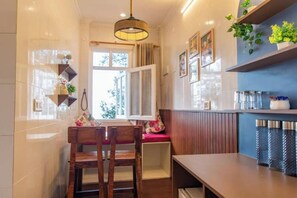 Interior - Arvelia Teak by Da Alohas (Mussorie Range)