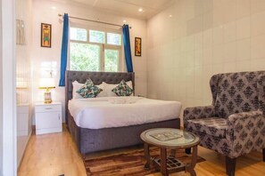 2 bedrooms, internet, bed sheets