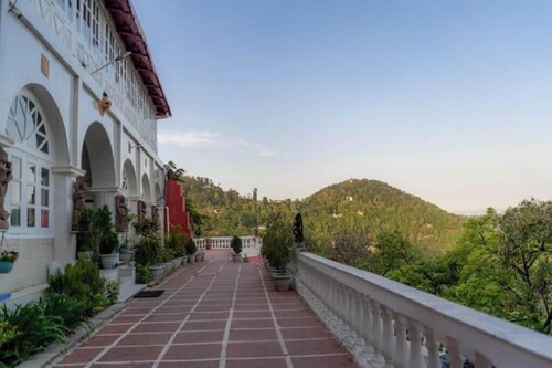 Arvelia Colonial George Everest Luxe By Da Alohas