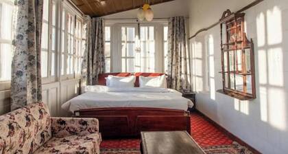 Arvelia Colonial George Everest Luxe By Da Alohas