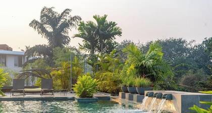 Magnolia by Da Alohas El Arbol at Candolim