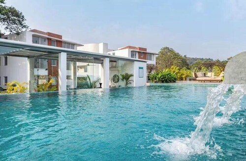 Magnolia by Da Alohas El Arbol at Candolim