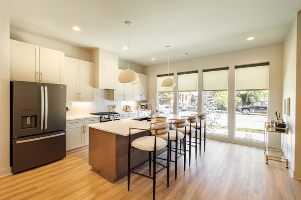 Fridge, microwave, oven, stovetop - Unit 3 I Experience Noa Nashville | 4BR Luxury Retreat + Resort Pool (Nashville)