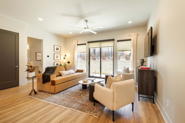 TV, books - Unit 3 I Experience Noa Nashville | 4BR Luxury Retreat + Resort Pool (Nashville)