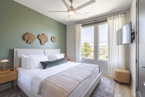 4 habitaciones, tabla de planchar con plancha, wifi y ropa de cama 