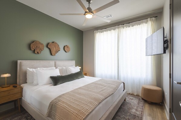 4 bedrooms, iron/ironing board, WiFi, bed sheets