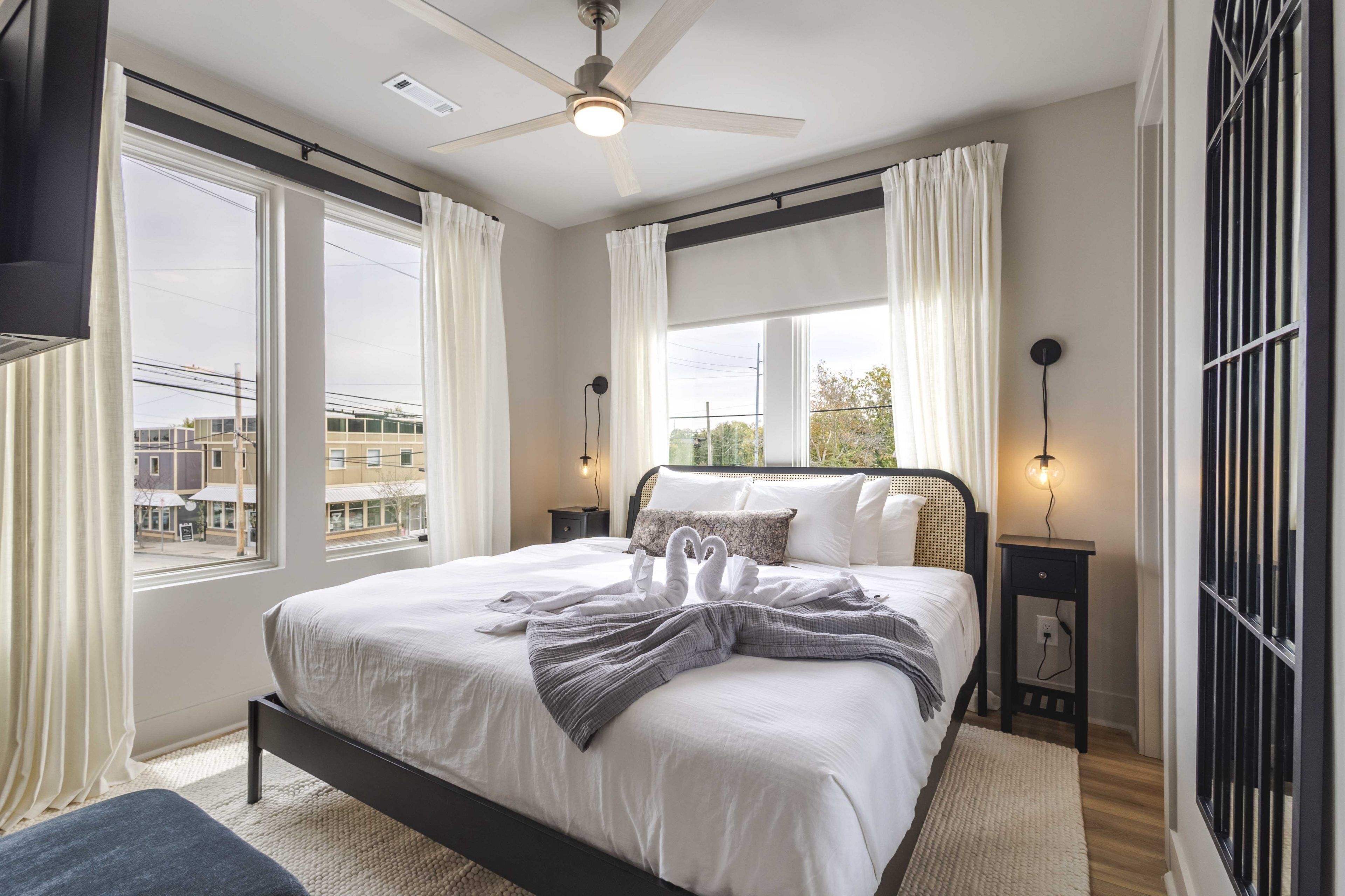 4 habitaciones, tabla de planchar con plancha, wifi y ropa de cama 