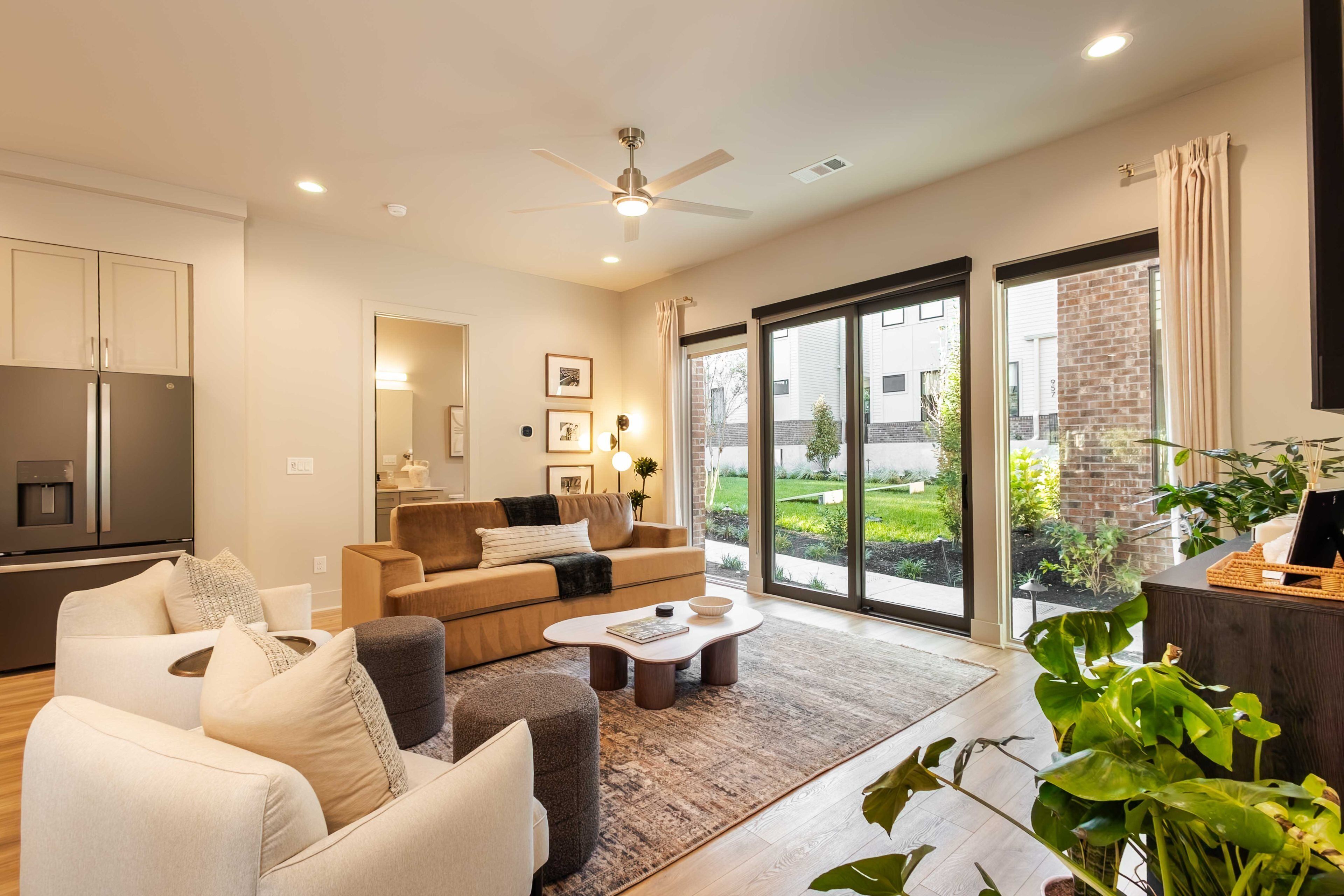 Een televisie en boeken