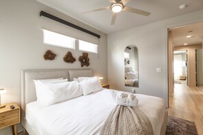 4 habitaciones, tabla de planchar con plancha, wifi y ropa de cama 