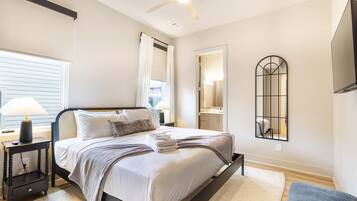 5 bedrooms, iron/ironing board, WiFi, bed sheets