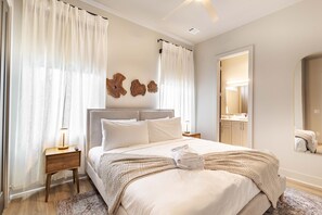 4 habitaciones, tabla de planchar con plancha, wifi y ropa de cama 
