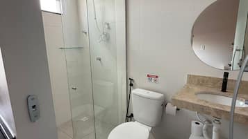 Estudio Confort | Baño | Ducha y secador de pelo