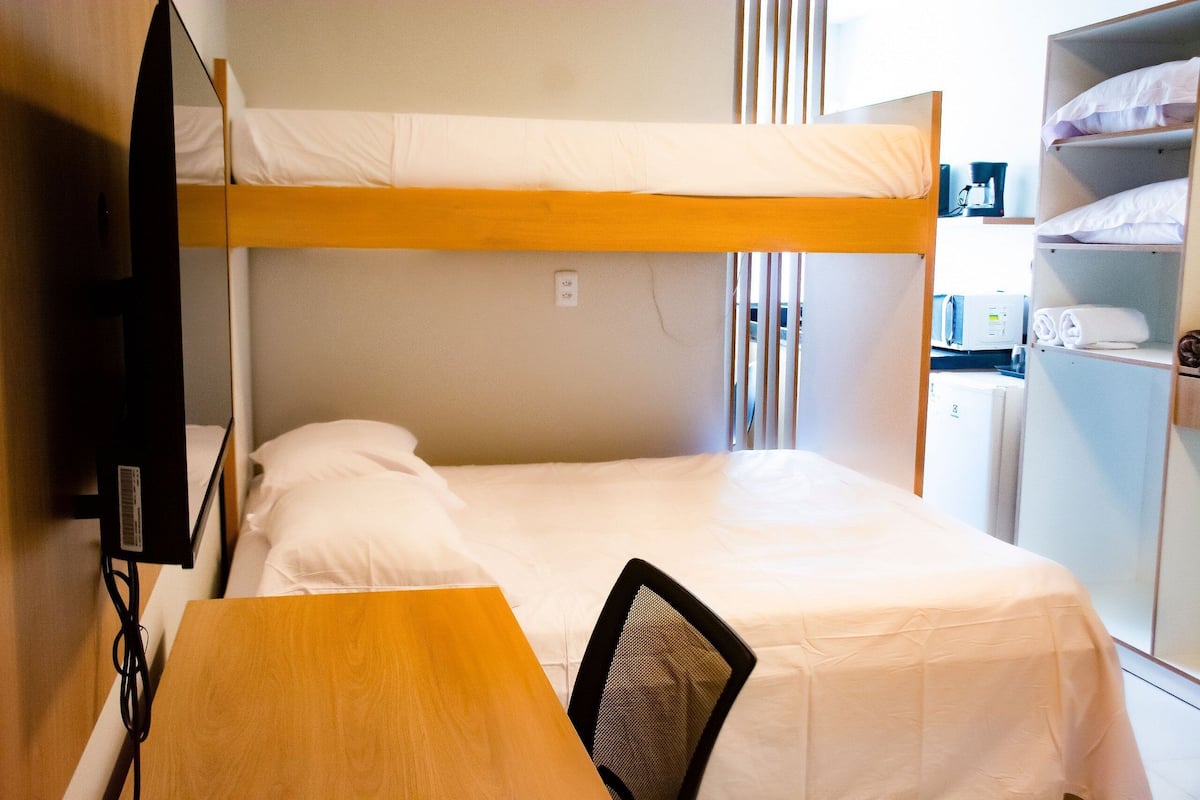 Business Studio | Desk, laptop workspace, free WiFi, bed sheets