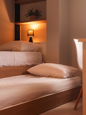 ベーシック アパートメント | デスク、ノートパソコン用作業スペース、WiFi (無料)、ベッドシーツ