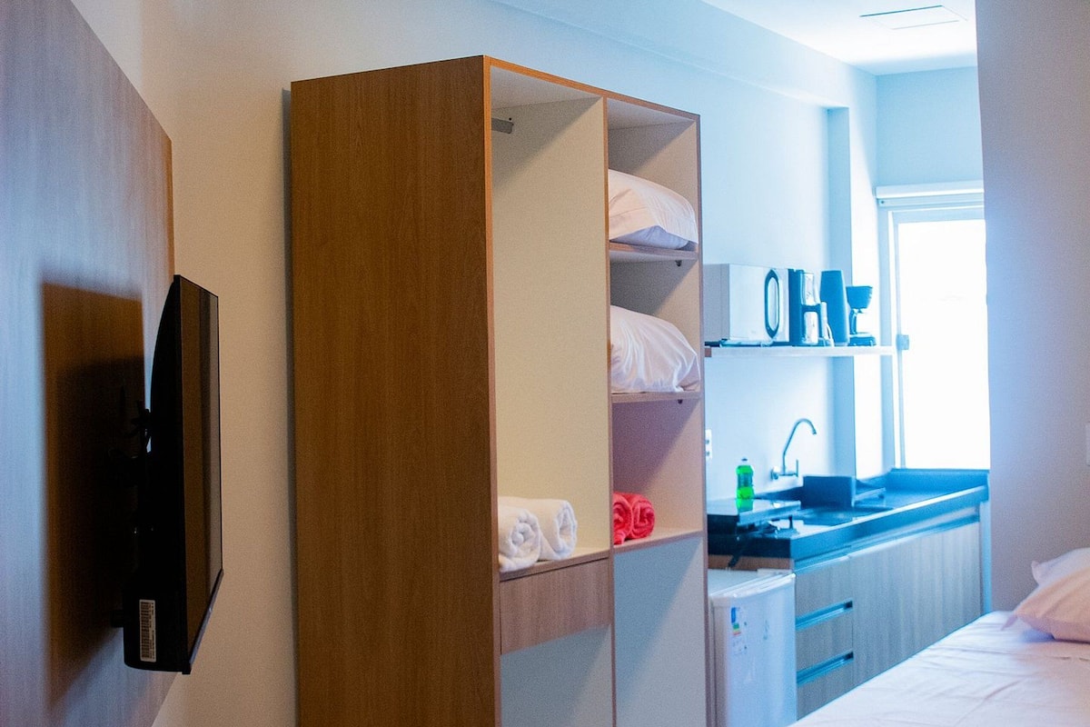 Business Studio | Desk, laptop workspace, free WiFi, bed sheets