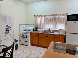 Coffee/tea maker, fridge, microwave, oven