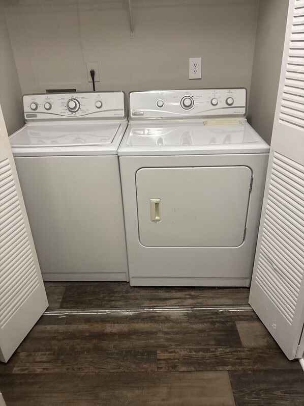 A laundry room with two stacked washers and a dryer. - Cozy Sandy Springs Haven (Sandy Springs)