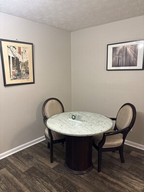 تناول الطعام