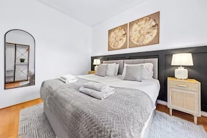 4 bedrooms, iron/ironing board, free WiFi, bed sheets