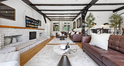 Big Vibes Gated House | Hot Tub | Sleeps 16 | AC