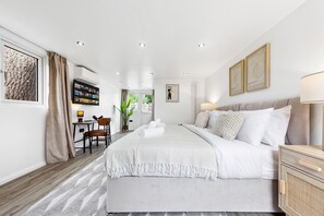6 bedrooms, iron/ironing board, free WiFi, bed sheets
