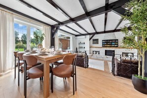 Dining - Luxury 6-Bedroom Home with Playground & Gym (Staines-upon-Thames)