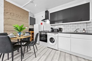 Fridge, microwave, oven, stovetop - Shop, Stay & Explore | 2BR Near Westfield & Tube (Greater London)
