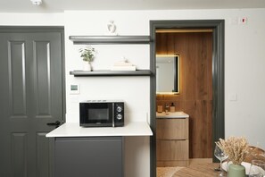 Interior - Air Conditioning Modern Studio in London (Greater London)