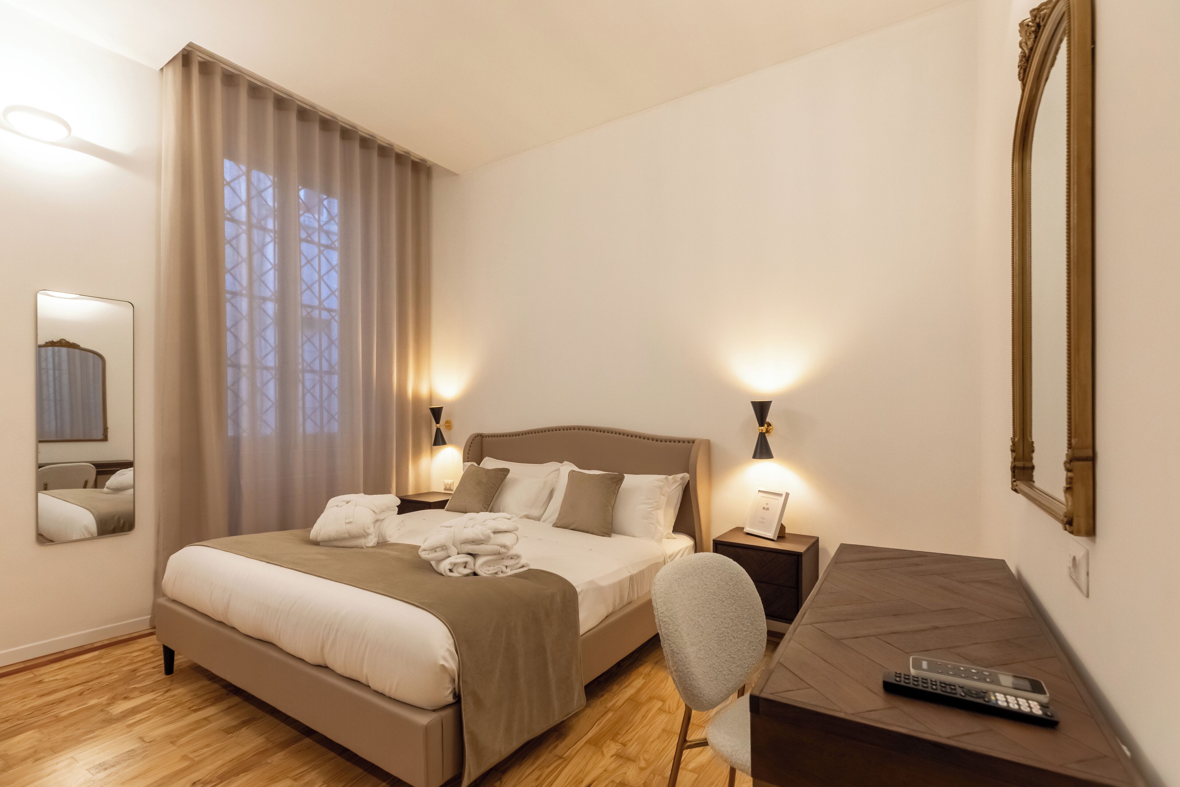 Superior Double Room, 1 King Bed, Kitchen | Minibar, in-room safe, blackout drapes, soundproofing