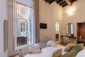 Minibar, in-room safe, blackout drapes, soundproofing - Amelie SuiteTrevi (Rome)