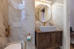 Shower, free toiletries, hair dryer, towels