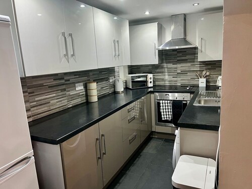 New 3 Bed Preston City Centre No Parking- Sleeps 8